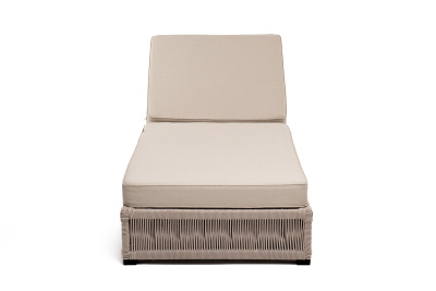 "Ривьера" шезлонг плетеный из роупа, каркас алюминий белый муар, роуп бежевый круглый, ткань бежевая 052