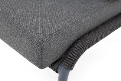 "Милан" кресло плетеное из роупа, каркас алюминий темно-серый (RAL7024) муар, роуп темно-серый круглый, ткань темно-серая 027